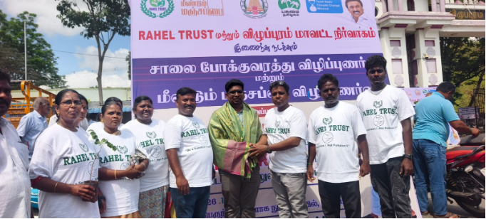 Public receiving tree saplings